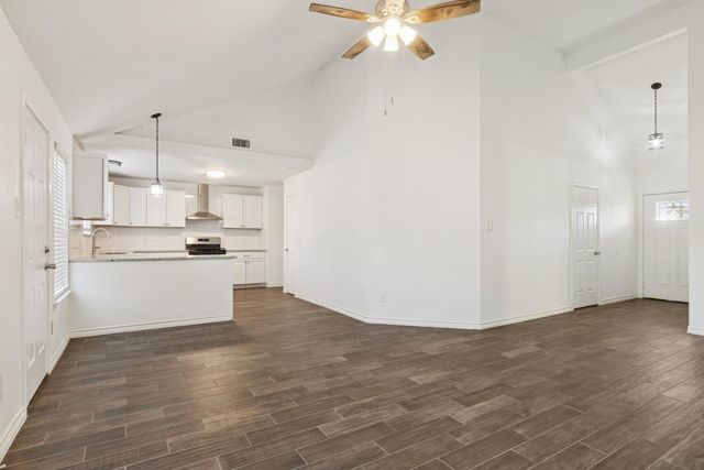 10827 W Mulberry Drive, La Porte, TX 77571