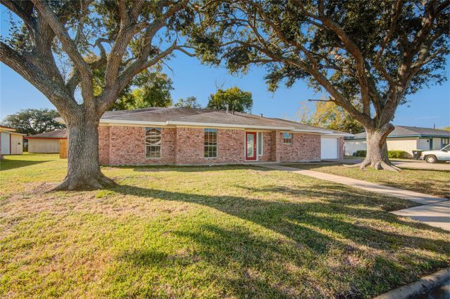 3416 Walnut Drive, Bay City, TX 77414