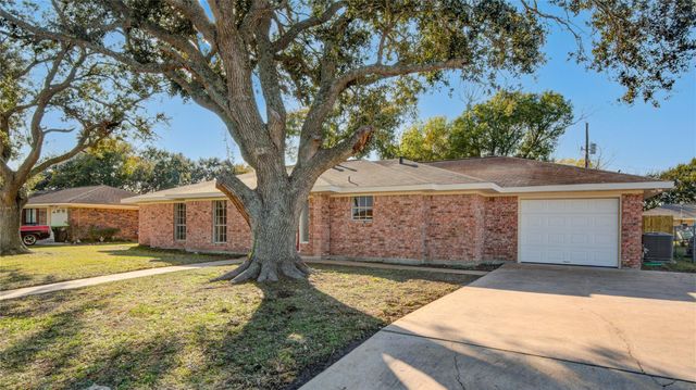 3416 Walnut Drive, Bay City, TX 77414