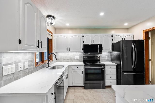 10 Quail Run, Bloomfield, CT 06002