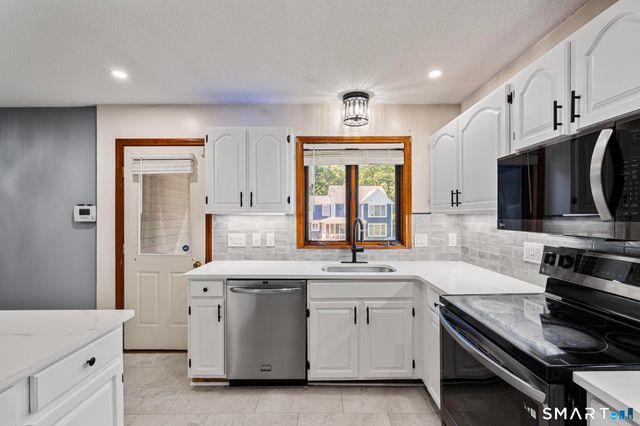 10 Quail Run, Bloomfield, CT 06002