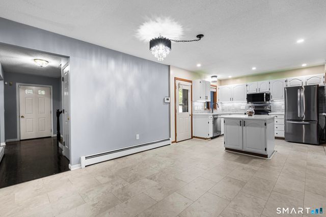 10 Quail Run, Bloomfield, CT 06002