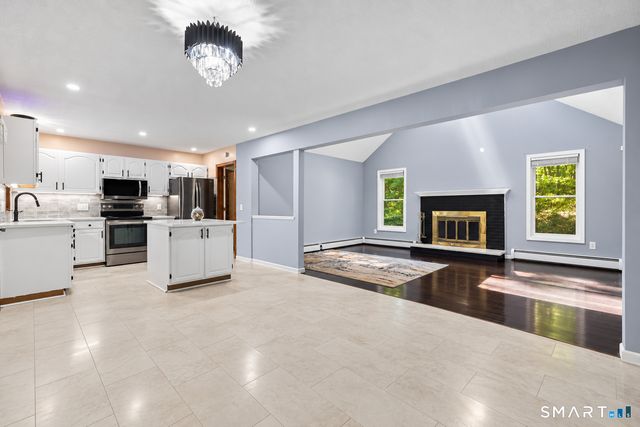 10 Quail Run, Bloomfield, CT 06002