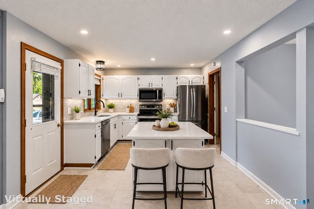 10 Quail Run, Bloomfield, CT 06002