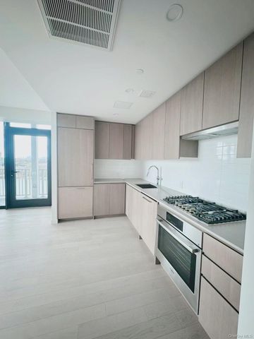131-02A 40th Road 8H, Flushing, NY 11354