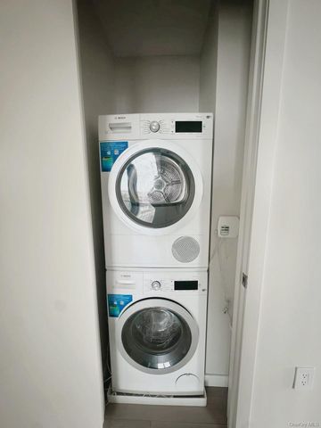 131-02A 40th Road 8H, Flushing, NY 11354