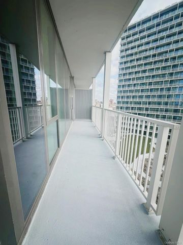 131-02A 40th Road 8H, Flushing, NY 11354