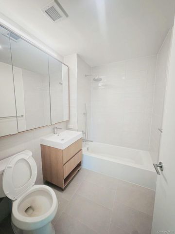 131-02A 40th Road 8H, Flushing, NY 11354
