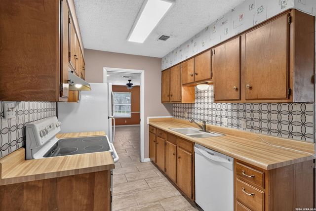 7538 OLD SPANISH TRL, Live Oak, TX 78233