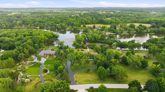 88 Riverwood Drive, Oswego, IL 60543
