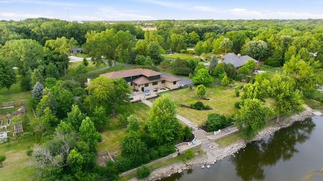 88 Riverwood Drive, Oswego, IL 60543