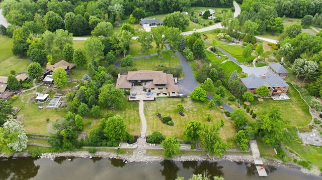 88 Riverwood Drive, Oswego, IL 60543