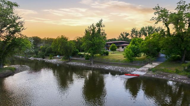 88 Riverwood Drive, Oswego, IL 60543
