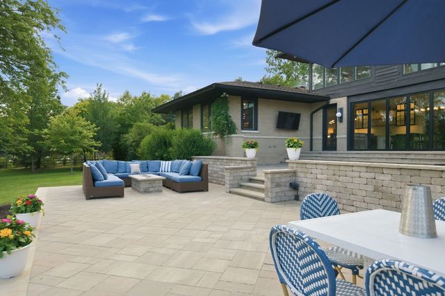 88 Riverwood Drive, Oswego, IL 60543