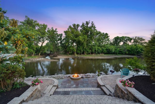 88 Riverwood Drive, Oswego, IL 60543