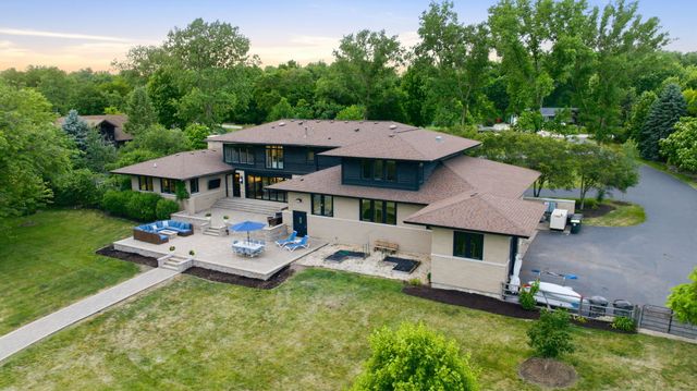 88 Riverwood Drive, Oswego, IL 60543