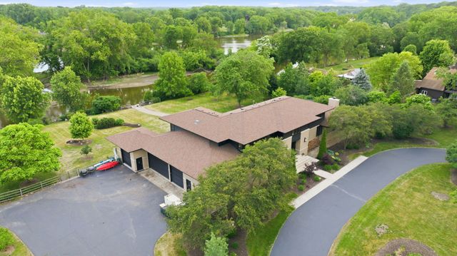 88 Riverwood Drive, Oswego, IL 60543
