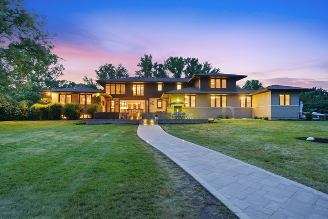 88 Riverwood Drive, Oswego, IL 60543
