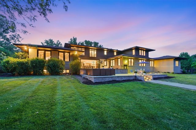 88 Riverwood Drive, Oswego, IL 60543