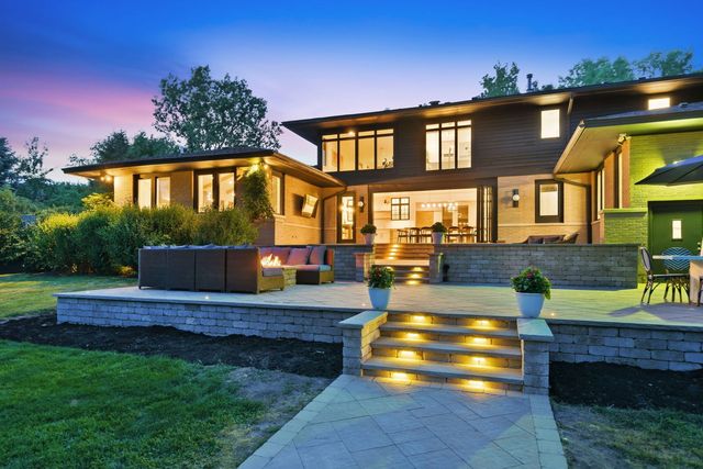 88 Riverwood Drive, Oswego, IL 60543