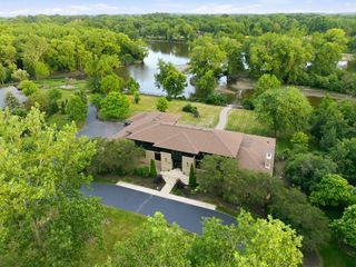 88 Riverwood Drive, Oswego, IL 60543