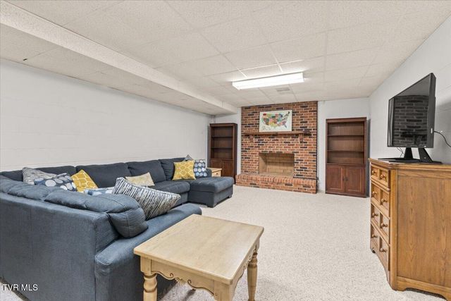 3412 Pine Timbers Drive, Johnson City, TN 37604