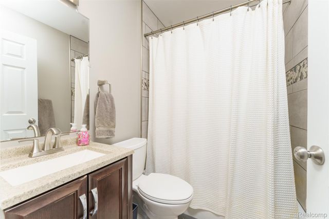 5193 Owen Road, Fenton Charter Township, MI 48451