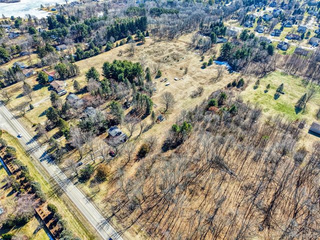 5193 Owen Road, Fenton Charter Township, MI 48451