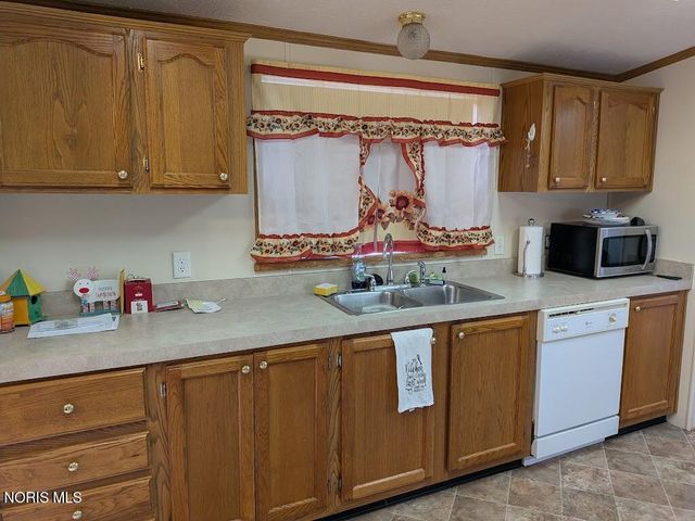 2158 Redbud Lane, Delta, OH 43515