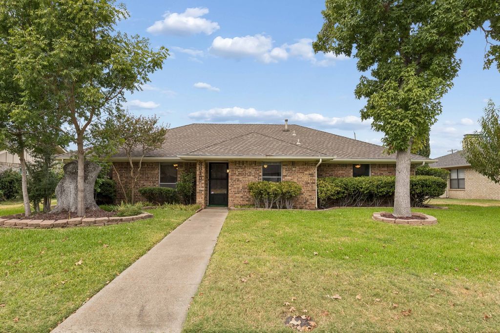 3815 Spring Hollow Drive, Carrollton, TX 75007 — exterior