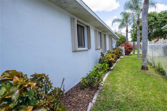 2122 SE 6TH AVENUE SE, Cape Coral, FL 33990