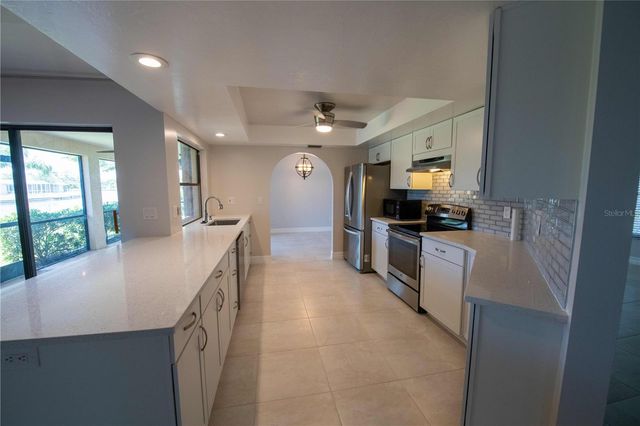 2122 SE 6TH AVENUE SE, Cape Coral, FL 33990