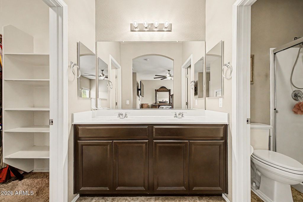 Image 17 of property listing at 614 W KERRY Lane, Phoenix, AZ 85027