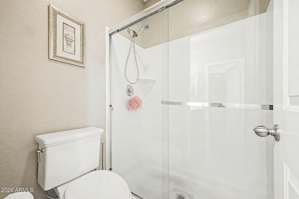 Image 18 of property listing at 614 W KERRY Lane, Phoenix, AZ 85027