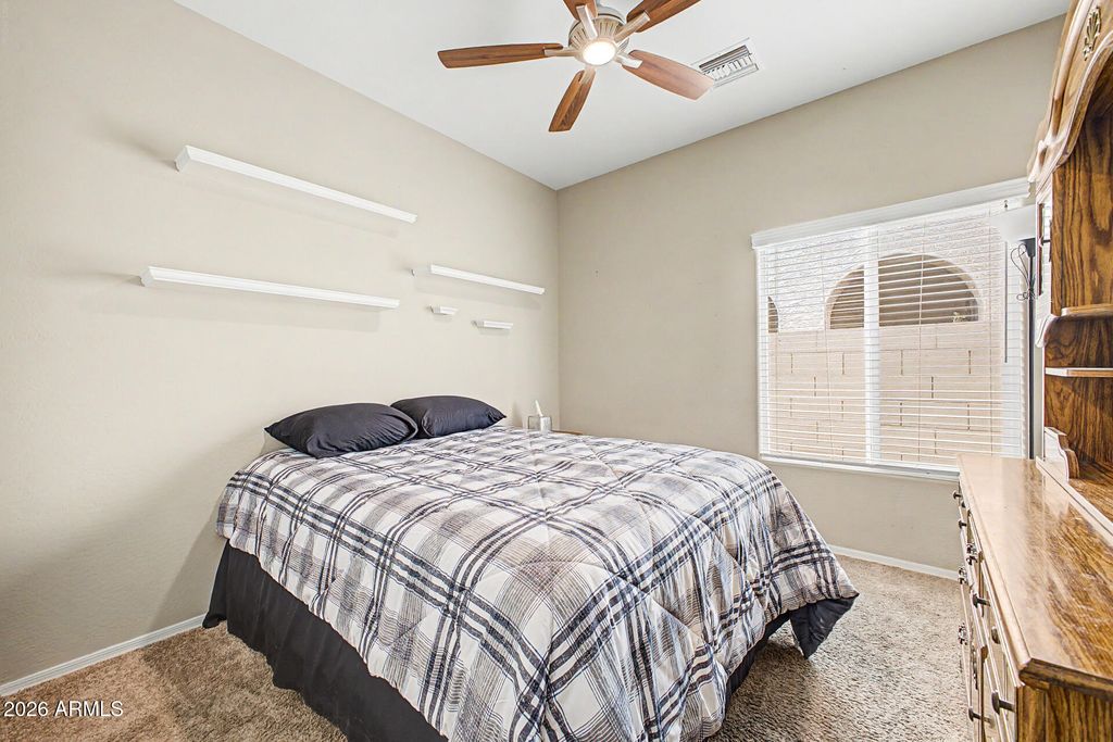 Image 20 of property listing at 614 W KERRY Lane, Phoenix, AZ 85027