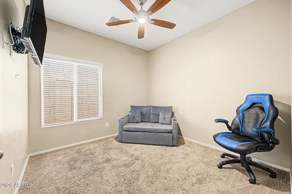 Image 24 of property listing at 614 W KERRY Lane, Phoenix, AZ 85027