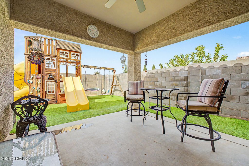 Image 27 of property listing at 614 W KERRY Lane, Phoenix, AZ 85027