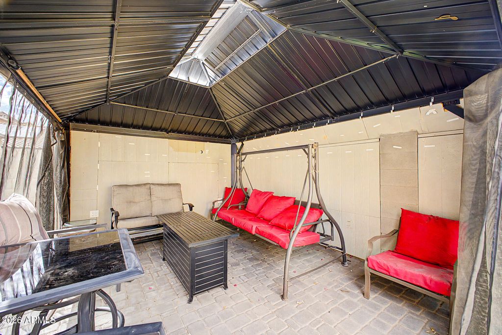 Image 29 of property listing at 614 W KERRY Lane, Phoenix, AZ 85027