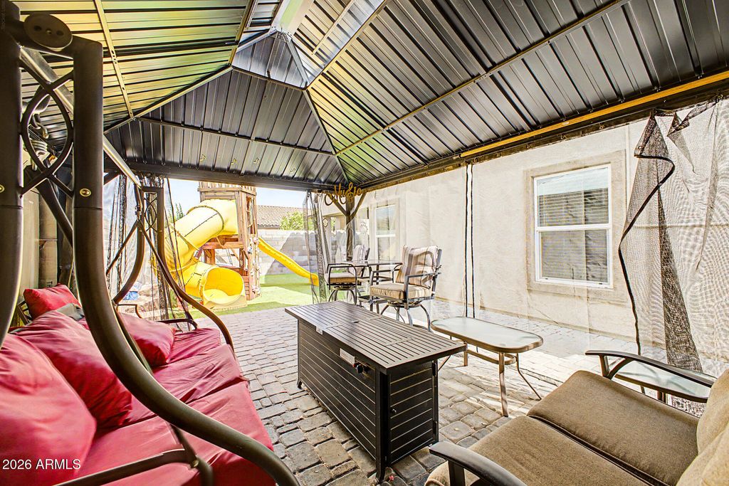 Image 30 of property listing at 614 W KERRY Lane, Phoenix, AZ 85027