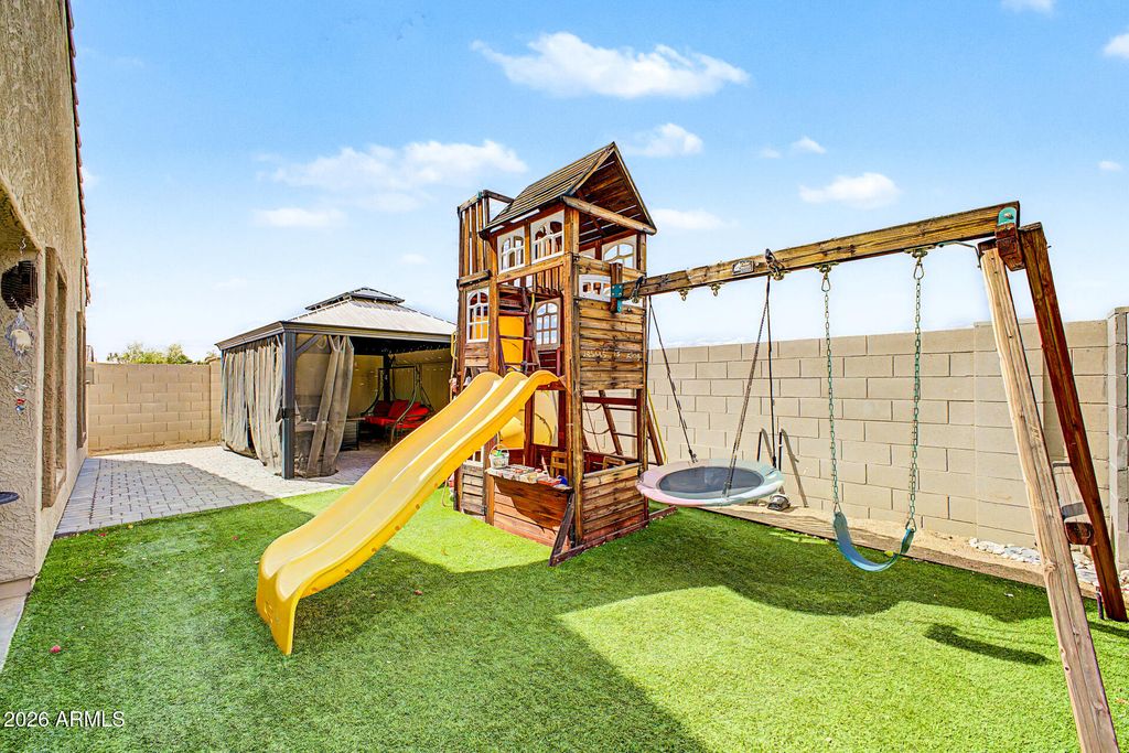 Image 33 of property listing at 614 W KERRY Lane, Phoenix, AZ 85027