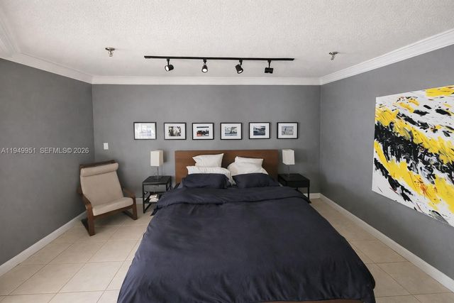 661 NE 195th St 103, Miami, FL 33179