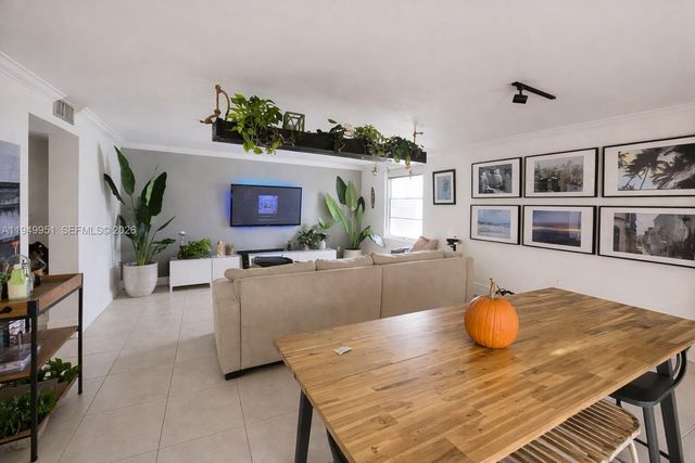 661 NE 195th St 103, Miami, FL 33179