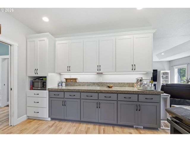 29778 GIMPL HILL Rd, Eugene, OR 97402
