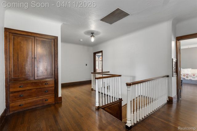 630 Lakepointe Street, Grosse Pointe Park, MI 48230