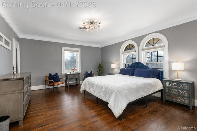 630 Lakepointe Street, Grosse Pointe Park, MI 48230