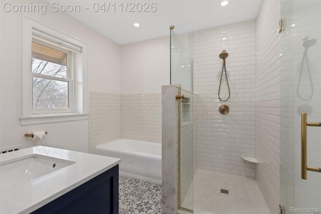 630 Lakepointe Street, Grosse Pointe Park, MI 48230