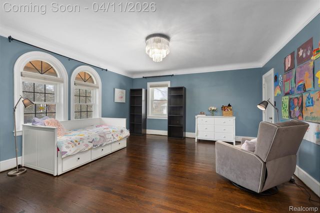 630 Lakepointe Street, Grosse Pointe Park, MI 48230