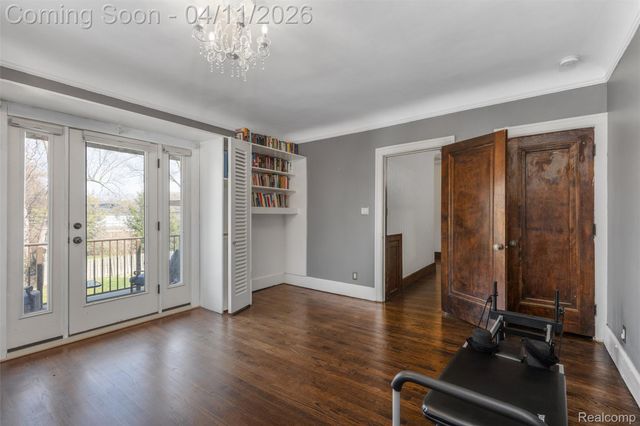630 Lakepointe Street, Grosse Pointe Park, MI 48230