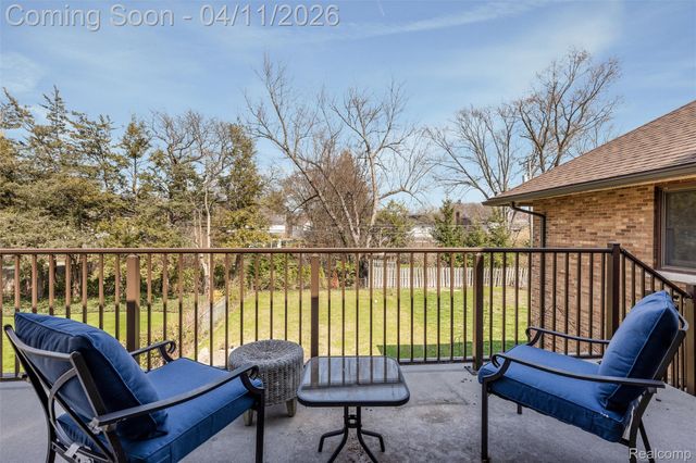 630 Lakepointe Street, Grosse Pointe Park, MI 48230