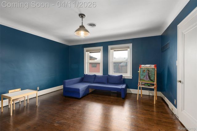 630 Lakepointe Street, Grosse Pointe Park, MI 48230